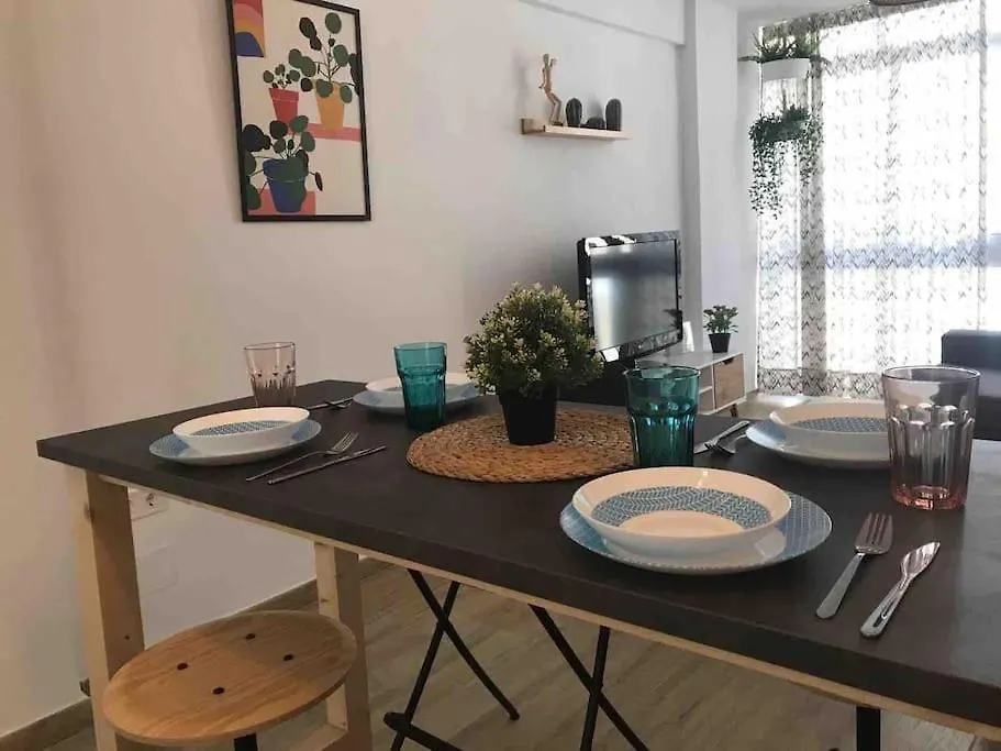 Ideal Apartamento En El Barrio De Las Delicias 말라가